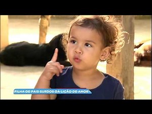Filha de pais surdos dá lição de amor