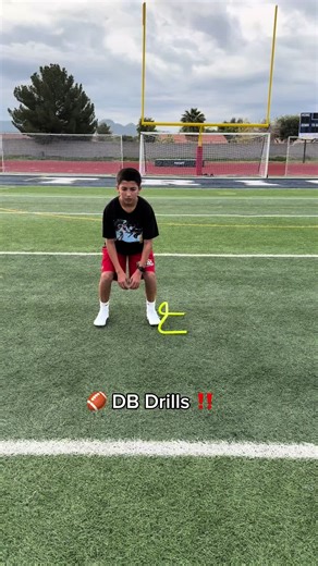 🏈 DB Drills ‼️ These drills will improve your ⬇️ Breaks ✅ Hip movement ✅ Change of direction ✅ Body control ✅ Ability to cover receiver better ✅ If your ready to elevate your performance, DM to get into sessions! . . . . . #dbdrills #defensivebacktraining #defensiveback #defensiveback #db