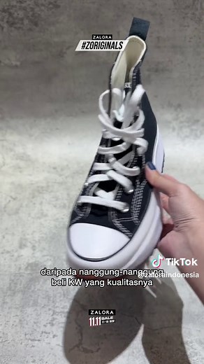 Review jujur salah satu sneakers yang lagi hype dari Converse versi ORI vs KW 🤯 Emang bener yang namanya KW berapapun harganya tetap aja kualitasnya gak sebanding yang ori 🫣 Nahh, mumpung lagi 11.11 SALE mending kalian checkout sneakers yang semuanya dijamin ORIGINAL dari ZALORA 💯 #ZaloraIndonesia #Zalora1111SALE #1111SALE #ZaloraReview #ZaloraOriginals #Converse