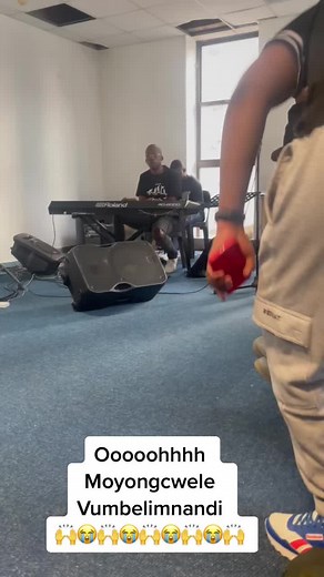 Live Music Performance: Moyongwelwe Vumelindi