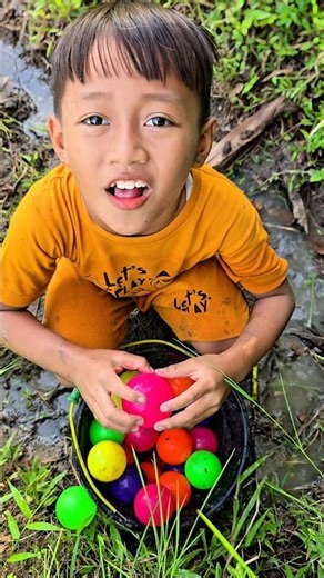 Fiki throws the ball into the rice field #trendingshorts