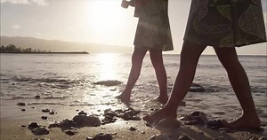 247K views · 3.7K shares | See how the Holidays are celebrated in Hawaii with this video of ukulele duo Honoka & Azita doing their rendition of Jingle Bells. | Hawaiian Airlines | Facebook