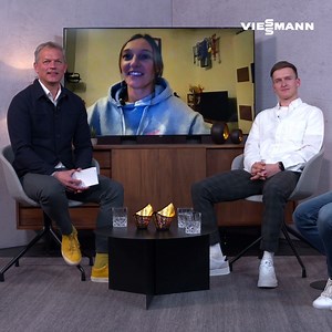 Ein bunter Mix an Themen! 🤩 Gemeinsam mit Katharina Schmid, Julian Schmid, Richard Freitag und Karl Geiger gab es in unserer "Viessmann daheim"-Show einiges zu besprechen. 🔥 Von der Hochzeit, über ein komplett neues Flugsystem bis hin zum Verlauf der aktuellen Saison - schaut rein! 🥳 #Winterfans Für all diejenigen, die den Livestream verpasst haben: https://fb.watch/qE91_MrCeU/ | Viessmann Climate Solutions Sport
