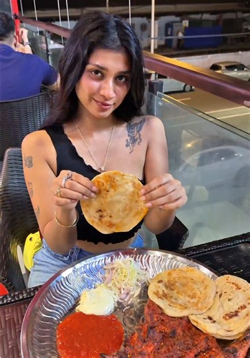 KBC Flagship Outlet Bambalapitiya: Best BBQ Chicken & Sea View (Colombo)