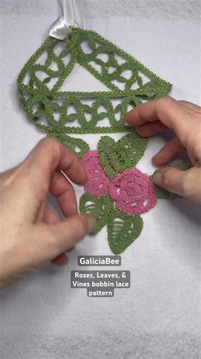 💕 🌹 🍃 Have you seen the new bobbin lace jewelry patterns? 🥰 #diy #fiberart #bobbinlace #craft