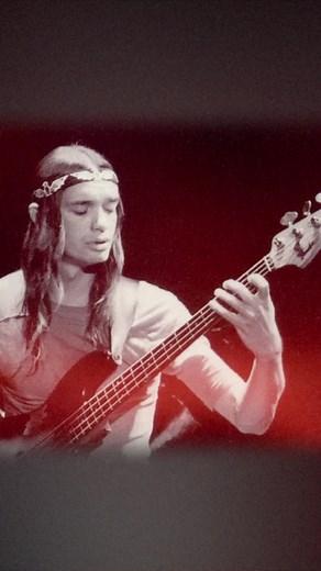 Mastering the Groove: The Key to Bass Playing Success