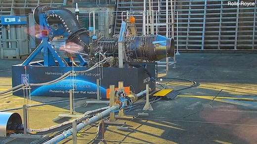 Video: Rolls-Royce exhibit world's first jet engine using hydrogen fuel | Daily Mail Online