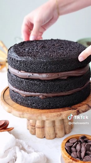 Chocolate Blackout Cake Recipe: Rich Pudding & Fudgy Frosting