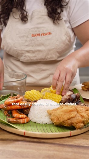 Peanut sauce isn’t just for kare-kare or satay—you can use it for so many other dishes! 🥘 Ynna’s universal peanut sauce recipe pairs perfectly with grilled meats, seafood, and more. Try this at home today! ❤️ UNIVERSAL PEANUT SAUCE Ingredients: 1 cup unsalted roasted peanuts (or ¾ cup unsweetened natural peanut butter) 2 tbsp neutral oil 4 cloves garlic, minced 1 small red onion, minced 1 tsp annatto powder dissolved in 2 tbsp water (or 2 tbsp annatto oil) 2 cups stock - beef, chicken, vegetabl