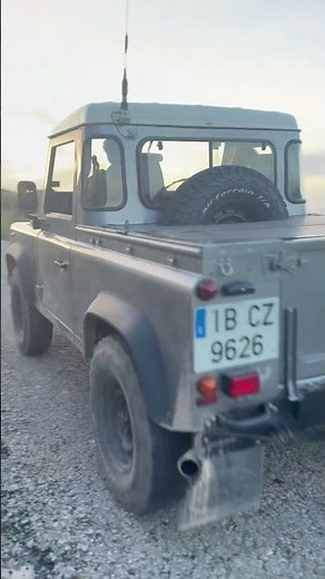 LAND ROVER DEFENDER 90