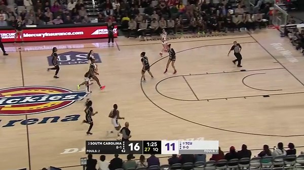 Ashlyn Watkins rocks the rim with one-handed dunk for South Carolina