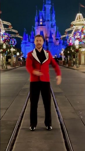 From mirrorballs to jingle bells 🪩 Watch the #DisneyHolidaySpectacular this Monday on ABC!