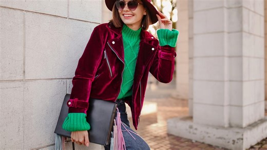 5 Mix and Match Outfit Maroon, Gaya Stylish untuk Setiap Kesempatan