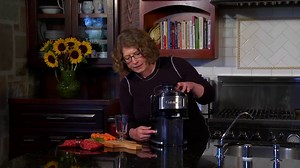 Watch Cuisinart CJE-500 Compact Juice Extractor on Amazon Live