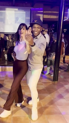 Empezamos el 2025 Bailando Bachata con @chayanne ✨🔥 Nuevo año, nuevas metas, pero el mismo ritmo en el corazón. Vive con nosotros un año lleno de pasión, alegría y baile🪘❤️ 🌟 Porque si el 2025 promete algo, es que lo vamos a bailar juntos 🎉¿QUERÉIS PARTE DOS? We’re starting 2025 Dancing Bachata with @chayanne ✨🔥 New year, new goals, but the same rhythm in our hearts. Join us for a year filled with passion, joy, and dance! 🪘❤️ 🌟 Because if 2025 promises anything, it’s that we’re going to d