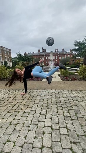 Lia Lewis Football Journey: Age and Experience