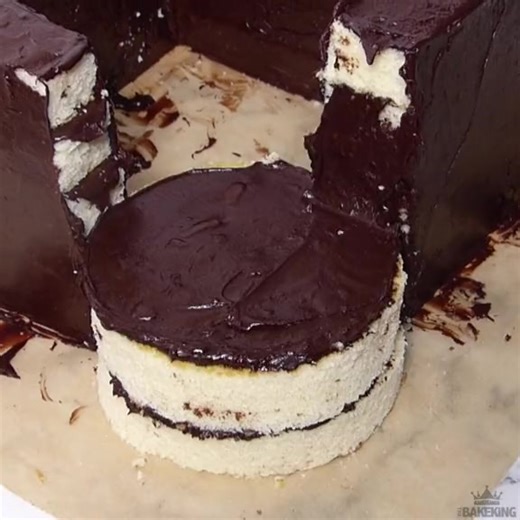 191K views · 10K reactions | Awesome Hogwarts cake made by The BakeKing  | Potterville | Facebook