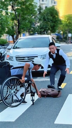 He Helped When No One Else Did #ONEMAN #LifeSkills #KindnessMatters #PublicSafety #humanity #respect