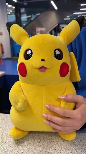 Précommande la marionette Pikachu Real FX chez Smyths Toys