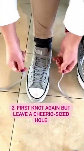 New Easy Way to Teach Kids to Tie Shoes (Cheerio Method)