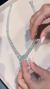 Raining pears with Etho Maria, a magnificent pear-shaped diamond, elegantly suspended and detachable from an exquisite all-pear-shaped diamond necklace, to fancy yellow pear and oval-cut diamonds adorning the bracelet, the craftsmanship and design are truly top-notch! | Champagne Gem