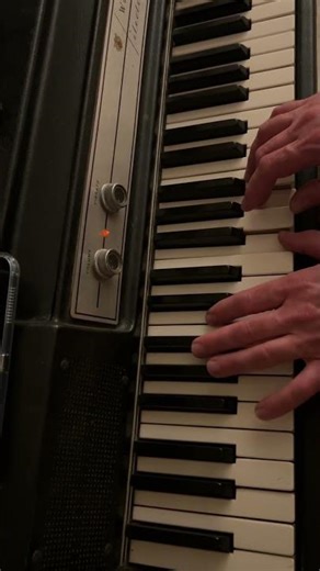 🎹 the adults are talking intro on the wurly - the strokes cover