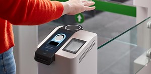 手のひらで支払いができる非接触型デバイス｢Amazon One｣
