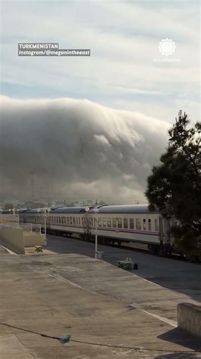 Turkmenistan Witnesses Rare "Roll Cloud"