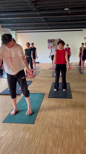 Yoga Dance Flow - Interconnection Have you ever felt that moment when music stops being sound and becomes energy? When your breath syncs with rhythm your body moves without thinking and suddenly you are not separate anymore? This Yoga Dance Flow is about that state. The place where strength meets surrender. Where grounding meets expansion. Where you feel connected to something greater while staying fully in your body. Sometimes we forget that connection does not start outside. It starts within. 