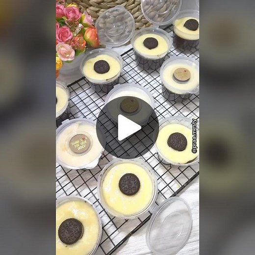 bikin yukk puding nyaa,, bisa buat ide jualan juga loh,, o yaa waktu bikin vla nya,, pastikan api kompor mati dulu ya,, campur semua bahannya baru api kompor nyalain,, biar telurnya ga mateng duluan,, itu td aku kelupaan nyalain kompornya,, jd telurnya ikut mateng duluan,, 😂😂 untungnya masii enakk aja itu vla😑😑
