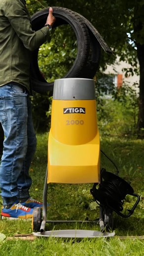 5-Minute Crafts Recycle on Instagram: "Recycling with creativity for little racers 🚗 #ecoplay #recyclingproject #upcyclingideas #sustainableliving #kidsplayarea"