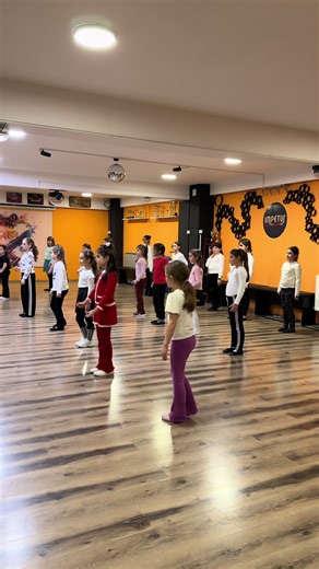 Au început înscrierile! 👏🏼 Dăm startul înscrierilor pentru grupa de dans modern – copii 7 ani. 🥳 Dacă micuțul tău iubește mișcarea, muzica și energia dansului, această grupă este locul perfect pentru a-și dezvolta coordonarea, creativitatea și încrederea în sine. 😍 📩 Locuri limitate! Pentru detalii și înscrieri, ne poți scrie în privat. 😁 #fyp #misiuneatiktok #impetusdancestudio #dance #dansmodern @Alina Crina