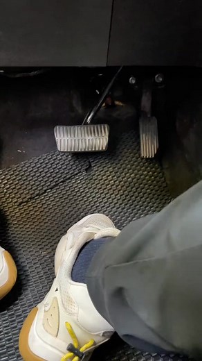 306K views · 3.2K reactions | Drivingskills Driving an automatic car is easy!#driving #tips #howto #skills #car | Driving Skills | Facebook