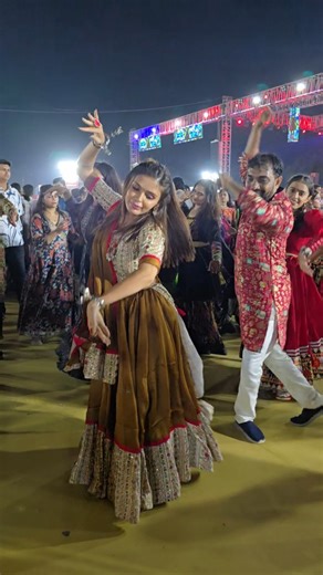 Dev Garba Classes on Instagram: "Titoda raas.. 🫶♥️ . . @devgarbaclasses . . #garba #dandiya #garbanight #garbalover #garbaqueen #garbalover #india #viral #viralvideos #reels #reelsindia #rajkot #fyp #gujju #gujjus #instamood #insta #explorer #dodhiya #garbagroup #instagood #like #trending"