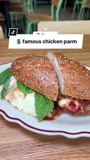 You have to add this Chicken Parm to your snack list 🤌 @Parm #italian #italianfood #italianfoodnyc #nyc #nycfood #foodie #nyceats #parm #chickenparm #chickenhero #snackpass