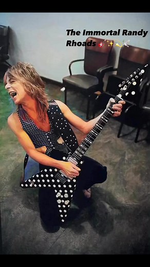 Blizzard Of Ozz Tour Randy Rhoads 🎸✨💫🕊️ St. George's Hall 🏟️ Bradford, England 🏴󠁧󠁢󠁥󠁮󠁧󠁿 18th of September 1980 * Photographer: Ross Halfin Photography 📸 | The Immortal Randy Rhoads