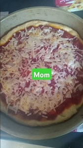 How My Mom Makes Chef Boyardee Pizza Vs. How I Do It #foodie #recipe #pizza