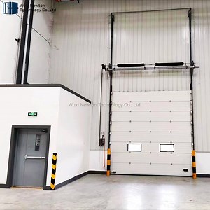 [Hot Item] Lightweight Warehouse Industrial Sectional Doors with Small Door