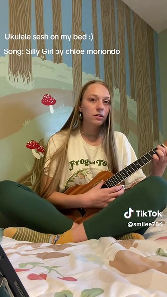 Ukulele Sesh with Chloe Moriondo: Silly Girl