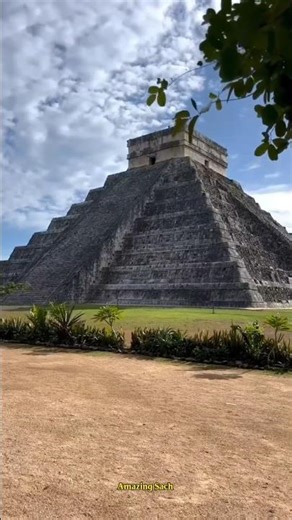 This Pyramid Turns Into a Snake 😳 | Ancient Mystery of El Castillo 🐍 #shorts #history #amazingfacts