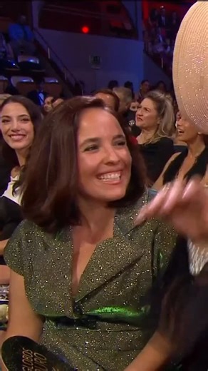 Vasco Pereira Coutinho | A tia Bli foi aos globos!!! E achou tudo lindamente!! Podem ver tudo no site da @sicoficial Styling da @gabrielapinheirostyling Fato da... | Instagram