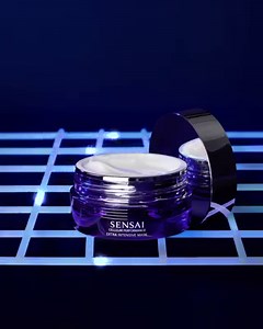 Address the signs of ageing with the aromatic CELLULAR PERFORMANCE EXTRA INTENSIVE MASK. Wake up to silkier skin after just one night | SENSAI Cosmetics