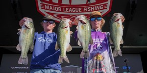 Twins Dylan, Carter Nutt of North Alabama lead on Day 1 of National Championship - Major League Fishing