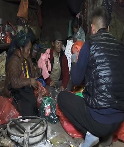 Working together with happy family Traditional life - My Village Life | Country Food Vlog