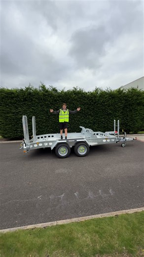 The NEW Indespension Autoclamp MAX Trailer The Only 3.5T Strapless Digger Trailer Why Autoclamp MAX? The Autoclamp MAX is the fourth member of our patented Autoclamp trailer range, delivering all the ease of use you know and trust—now with an increased payload of 2.6 tonnes. No straps. No tools. Just secure excavator transport every time How Does the Autoclamp System Work? The genius of the Autoclamp MAX lies in its automatic clamping technology. As the excavator drives onto the trailer, the cla