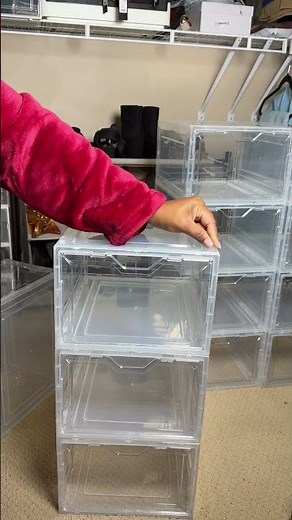 These clear shoe box containers are just what you need to organize your shoes! #shoes #shoecontainer