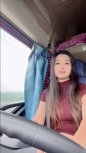 What It’s REALLY Like Being a Female Truck Driver in America!