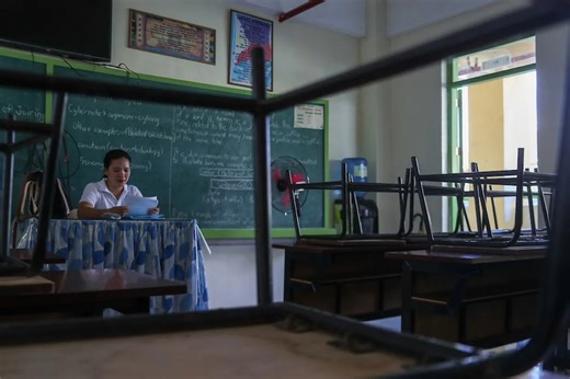 Who's to blame for ‘functionally illiterate’ grads? Not teachers, group insists | ABS-CBN News