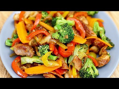 Huhn mit Gemüse auf Chinesisch. Leckeres Abendessen in wenigen Minuten.