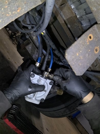 How to replace a r12 relay valve on a semi trailer, #asmr #diy #bluecollar #dieselmechanic #howto #povs #mechanic